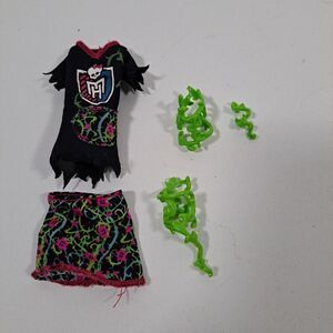Monster High Ghoul Spirit Venus Cheerleading Outfit Top Skirt Bracelet Vine